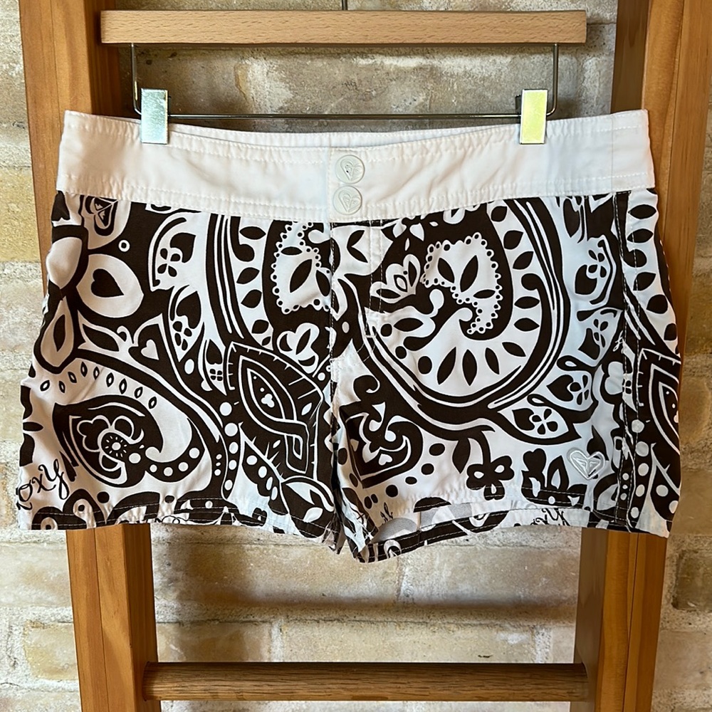 Roxy girl’s size 12 board shirts in brown and white paisley pattern
